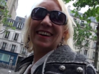 Charly, bonne cougar blonde avait très envie de sexe!